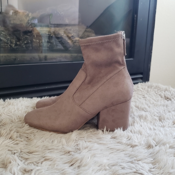 Steve Madden Grey sock booties. - Picture 3 of 7